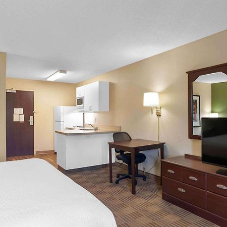 Extended Stay America Select Suites - Greensboro - Wendover Ave - Big Tree Way Exterior photo