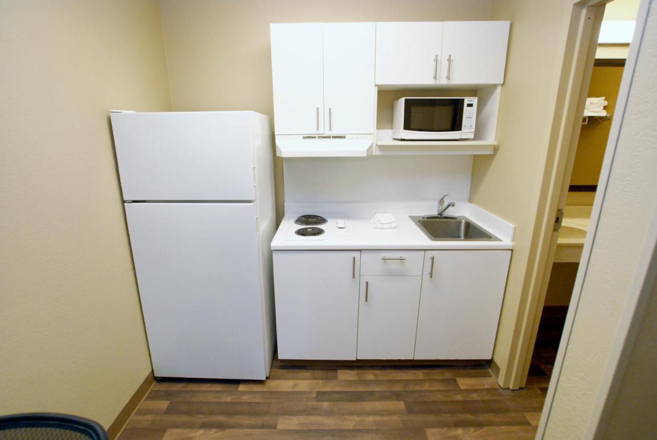 Extended Stay America Select Suites - Greensboro - Wendover Ave - Big Tree Way Exterior photo