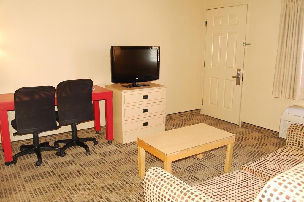 Extended Stay America Select Suites - Greensboro - Wendover Ave - Big Tree Way Exterior photo