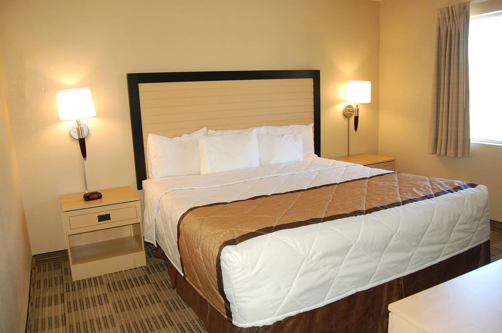 Extended Stay America Select Suites - Greensboro - Wendover Ave - Big Tree Way Exterior photo