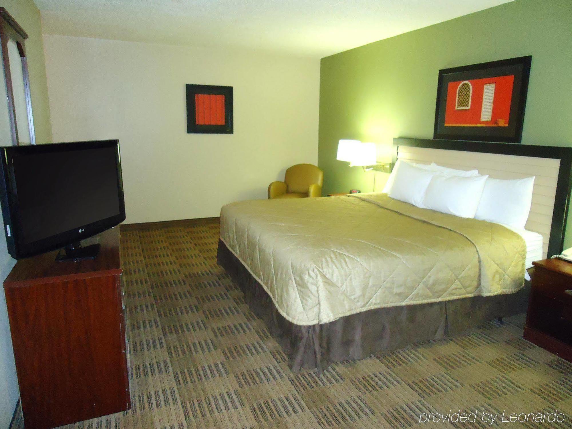 Extended Stay America Select Suites - Greensboro - Wendover Ave - Big Tree Way Exterior photo