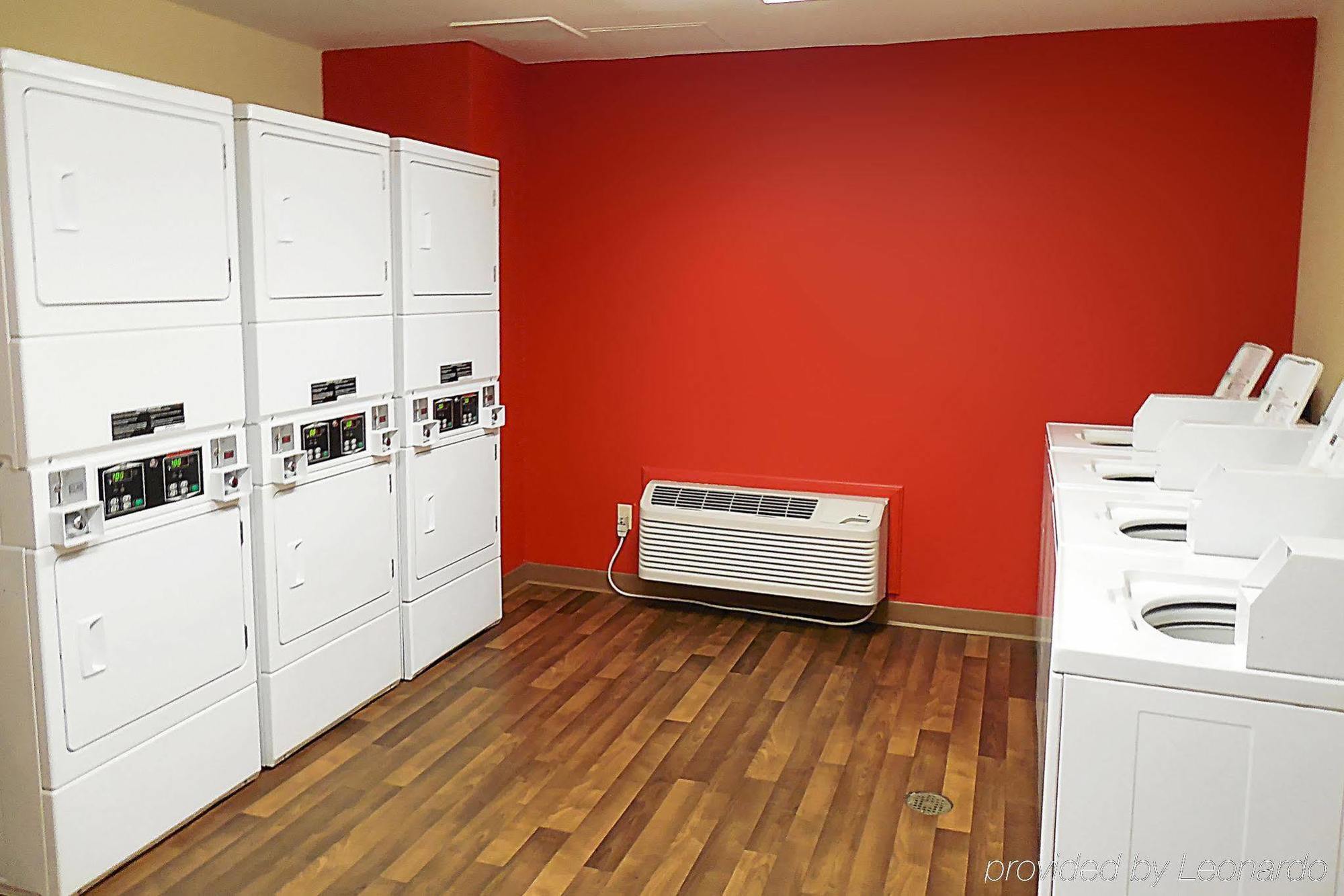 Extended Stay America Select Suites - Greensboro - Wendover Ave - Big Tree Way Exterior photo